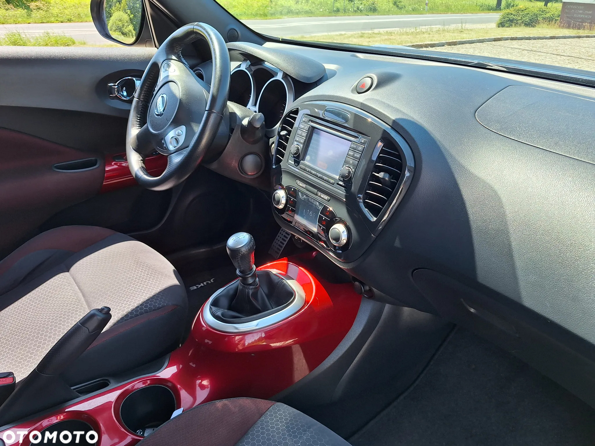 Nissan Juke 1.6 DIG-T Tekna EU6 - 8