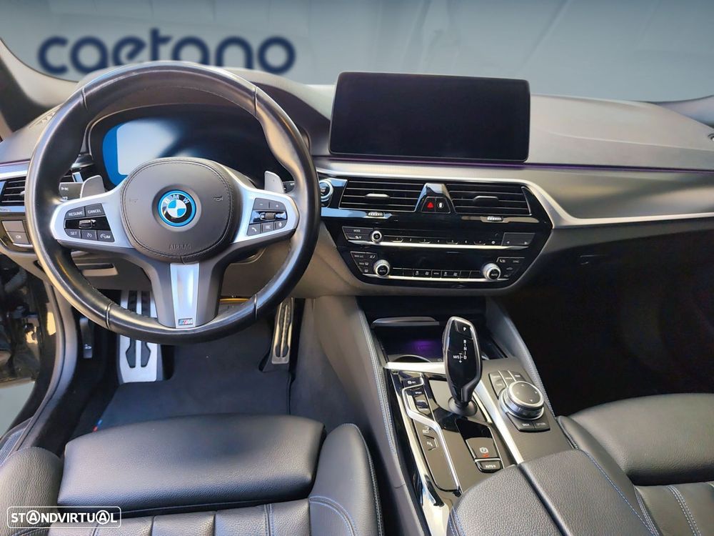 BMW 520 e Pack M - 12