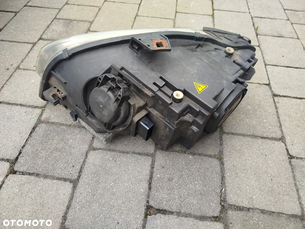 Audi A4 B7 lampa przednia prawa Xenon - 5