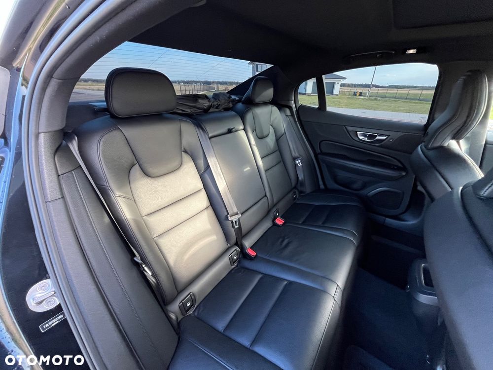 Volvo S60 B5 B AWD Plus Dark - 11