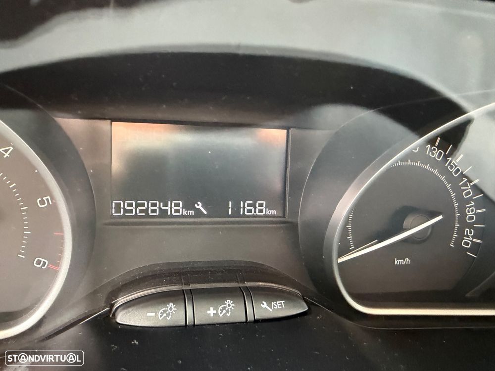 Peugeot 208 1.6 BlueHDi Style - 11