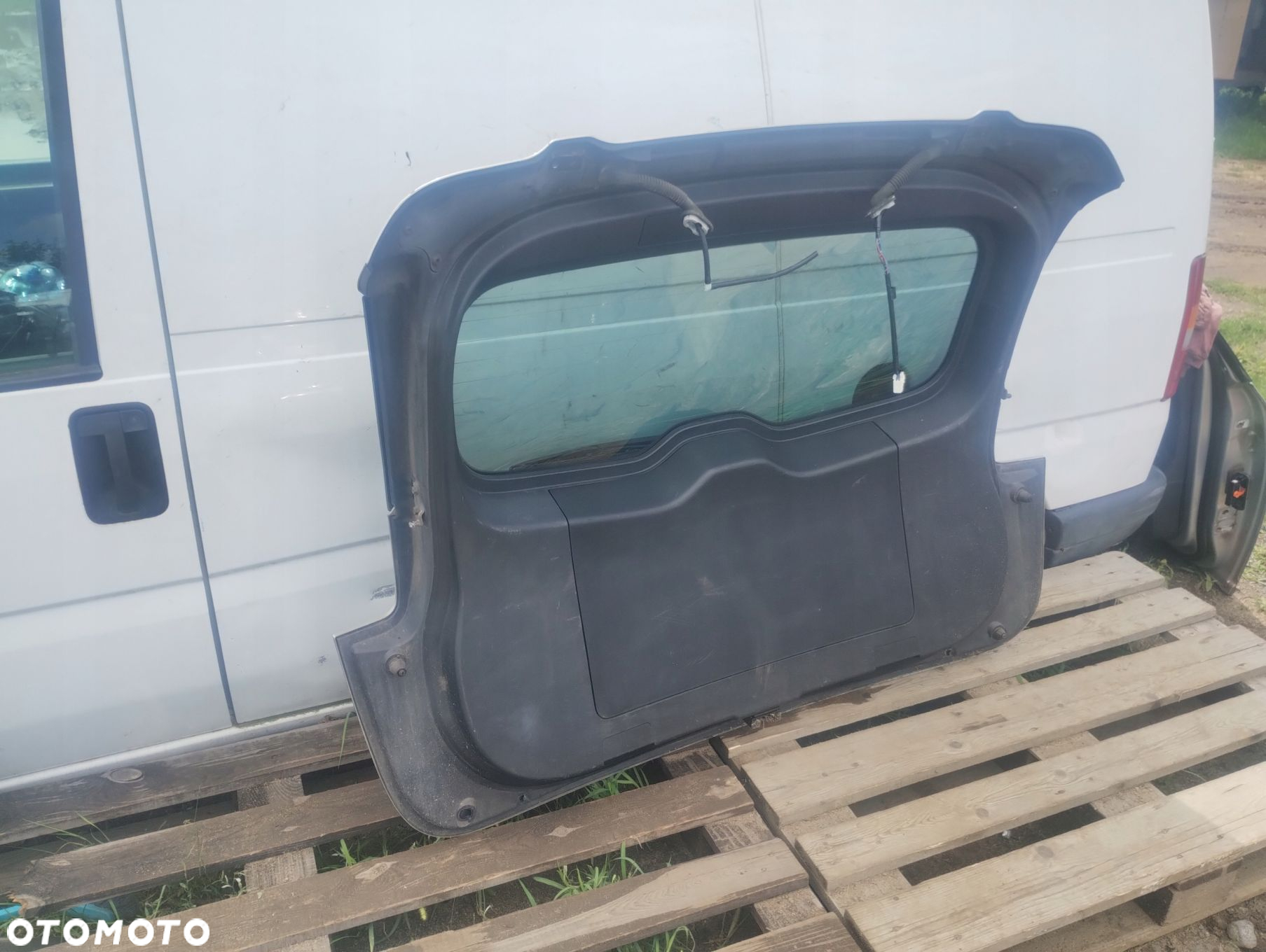 Klapa Bagażnika Tył Szyba Mazda V - 6