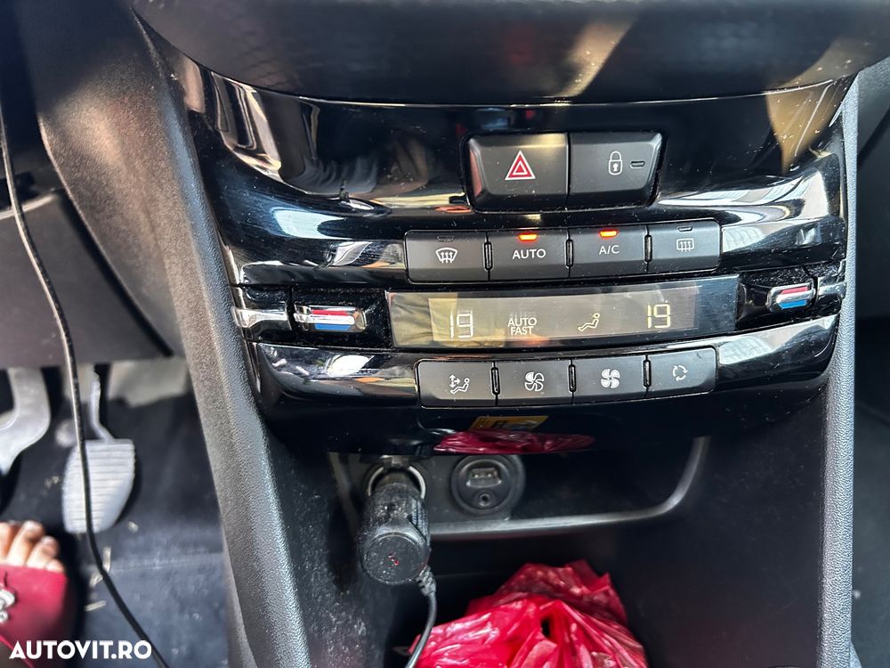 Peugeot 208 Blue-HDi 100 Stop&Start Active - 14