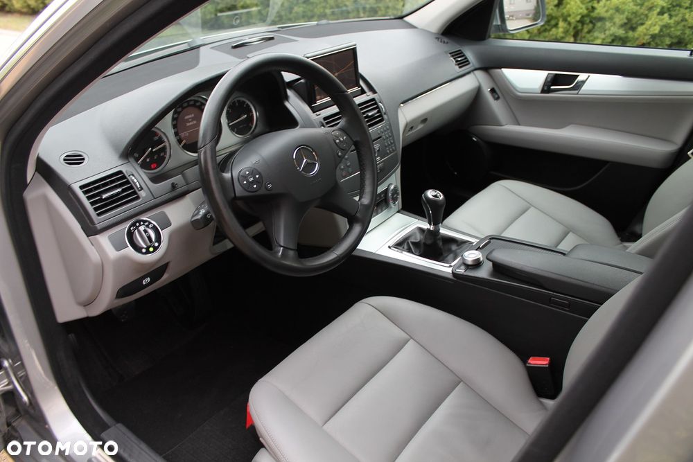 Mercedes-Benz Klasa C 220 CDI DPF Avantgarde - 5