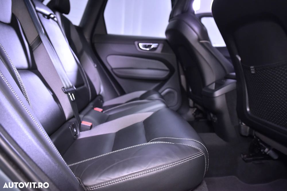 Volvo XC 60 B4 MHEV AT8 FWD Momentum - 12