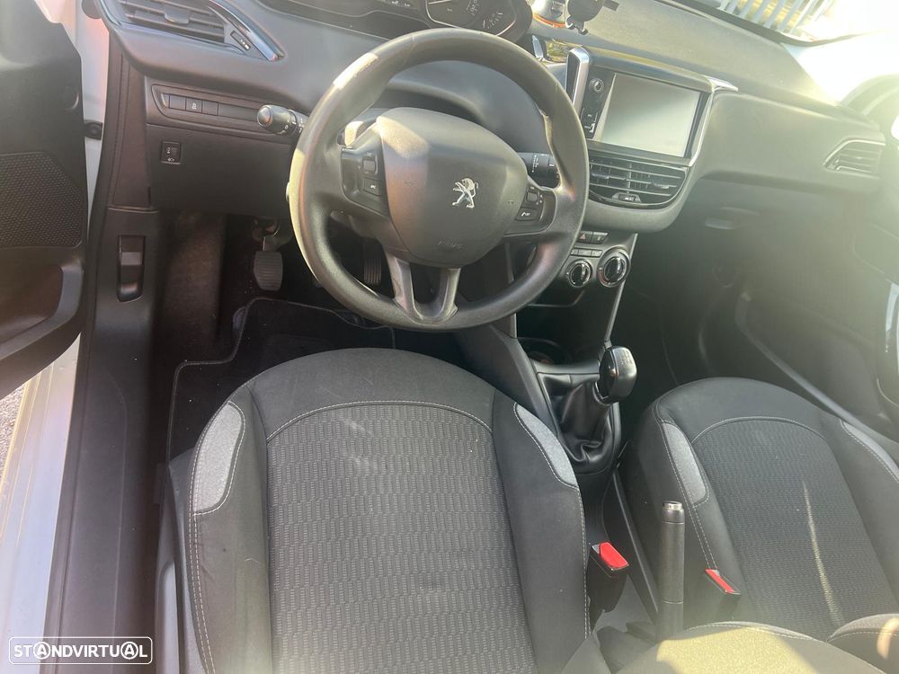 Peugeot 208 - 5
