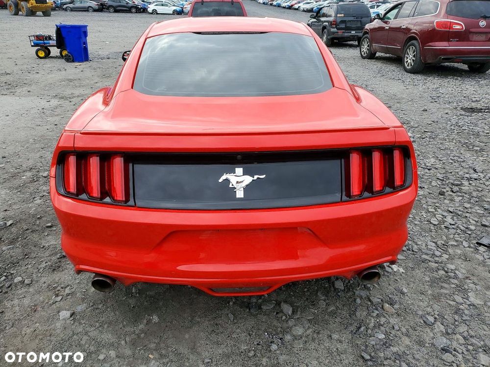 Ford Mustang - 6