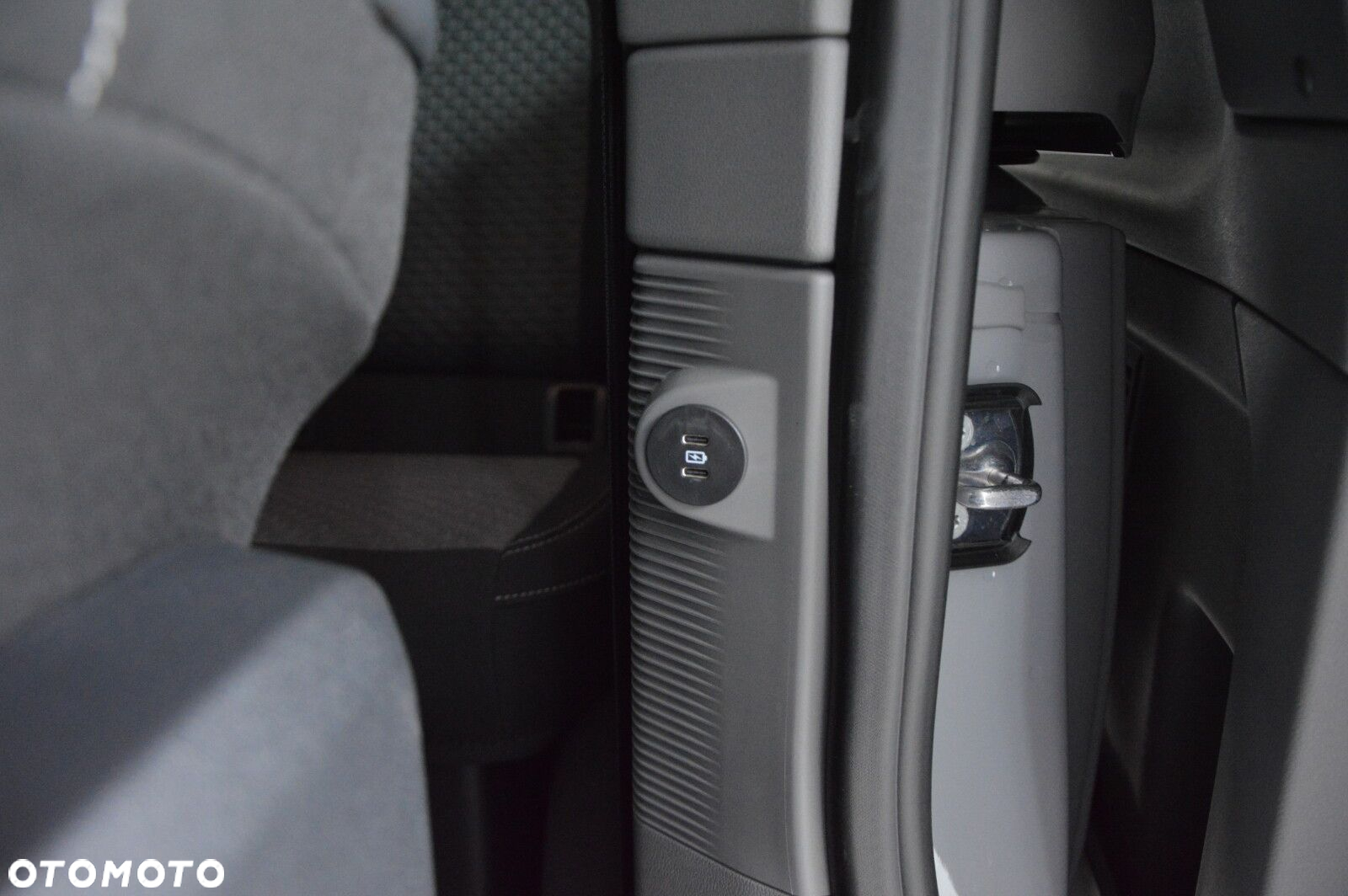 Volkswagen Caravelle Life - 36