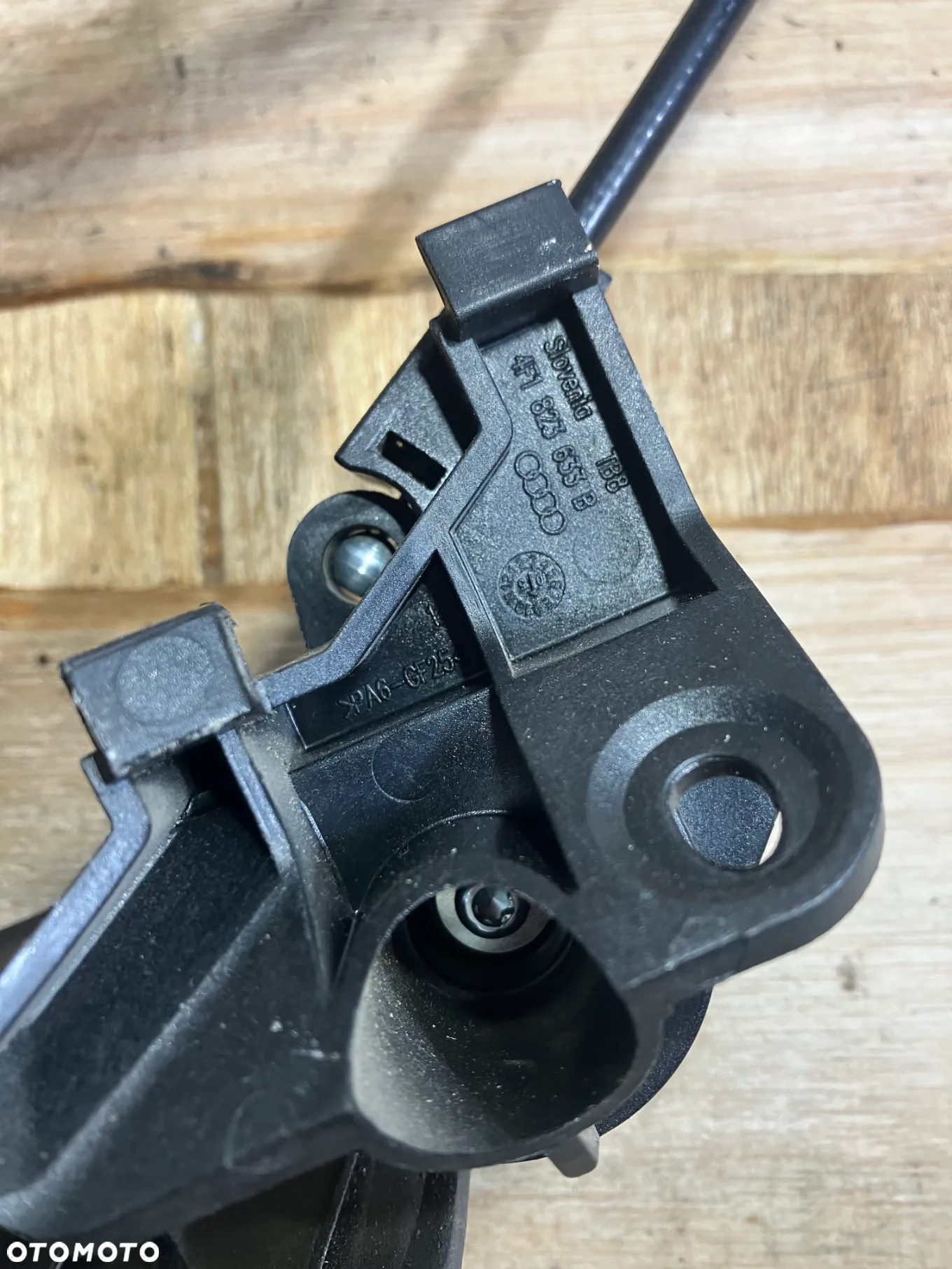 MECHANIZM OTWIERANIA MASKI AUDI A6 C6 CIĘGNO LINKA RĄCZKA 4F1823633B 4F1823533C - 3
