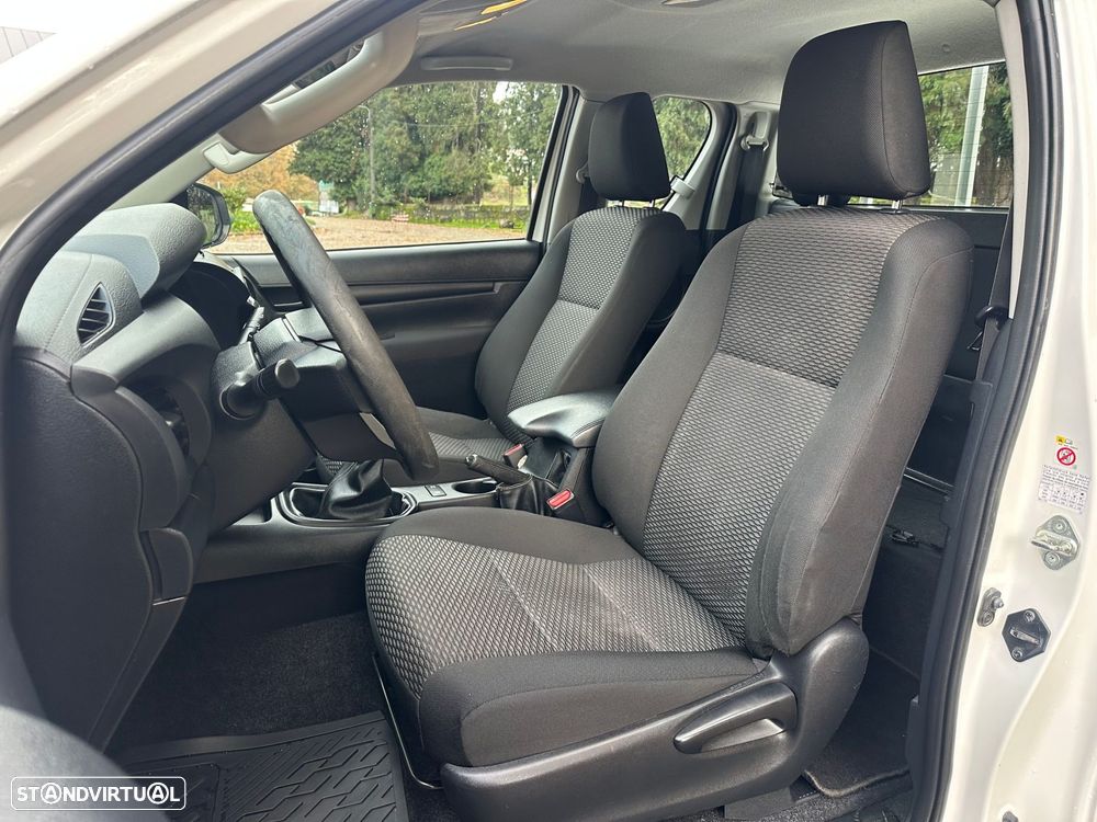 Toyota Hilux 2.4 D-4D 4WD CE Trial - 4