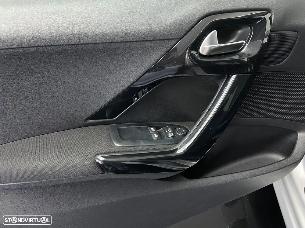 Peugeot 208 1.2 PureTech Style - 7