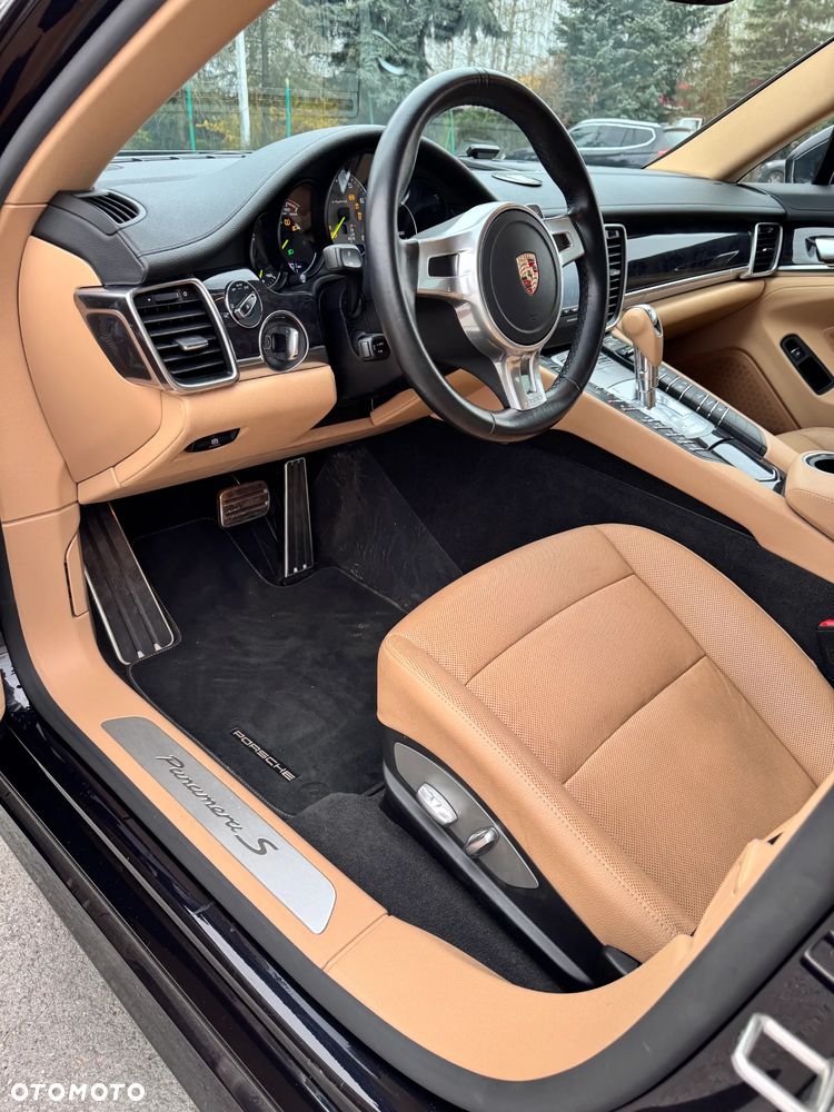 Porsche Panamera - 30