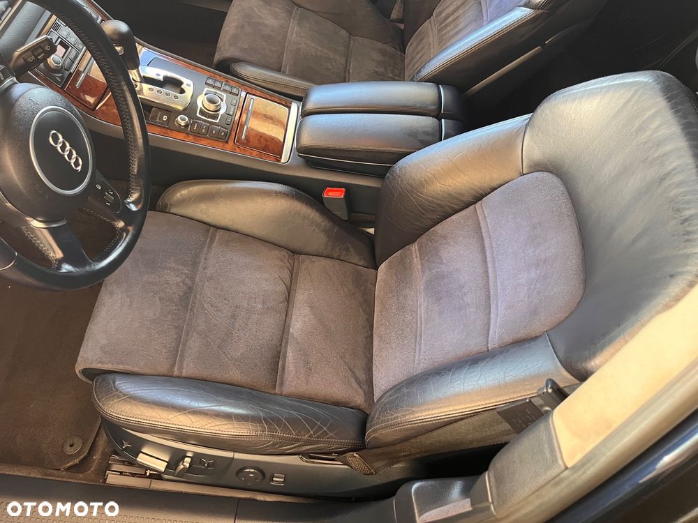 Audi A8 4.2 Quattro - 7