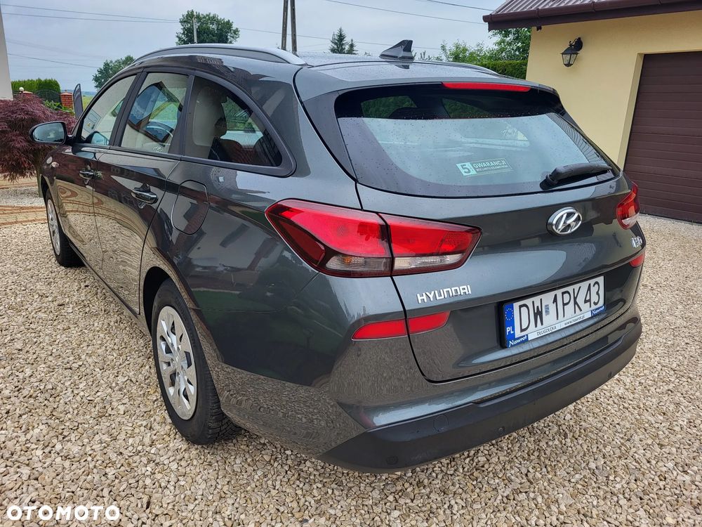Hyundai i30 1.6 D Classic + - 9