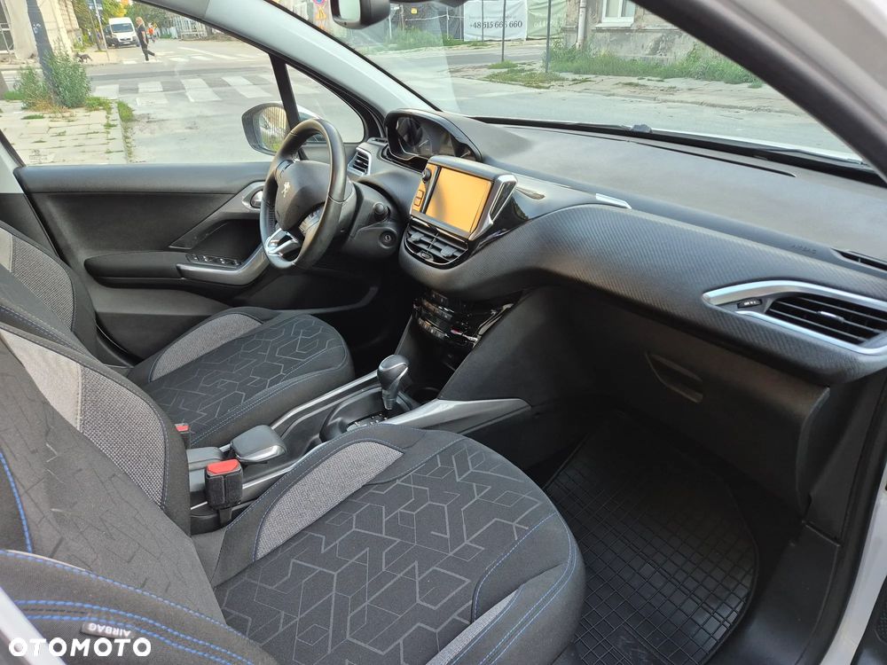 Peugeot 2008 1.2 Pure Tech GPF Allure S&S EAT6 - 13