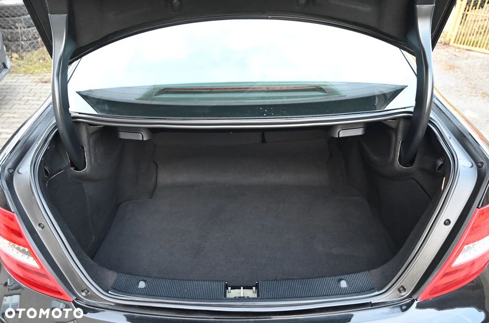 Mercedes-Benz Klasa C 350 7G-TRONIC Edition - 34