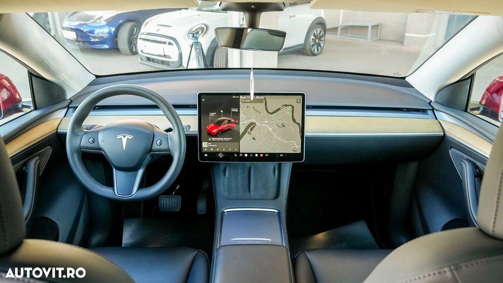 Tesla Model Y - 10