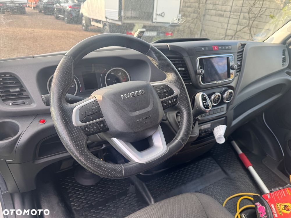 Iveco Daily 2023r Hi-Matic‼️72C18‼️Winda Dhollandia 1000KG // Plandeka 15 Palet // Najnowszy Tachograf // Firanka dach zsuwany regulacja wysokości ‼️Spanie z tyłu WEJKAMA  Wysokość rampowa Full LED Tempomat Salon Polska DMC7200KG Faktura Vat 23% TwinCab - 4
