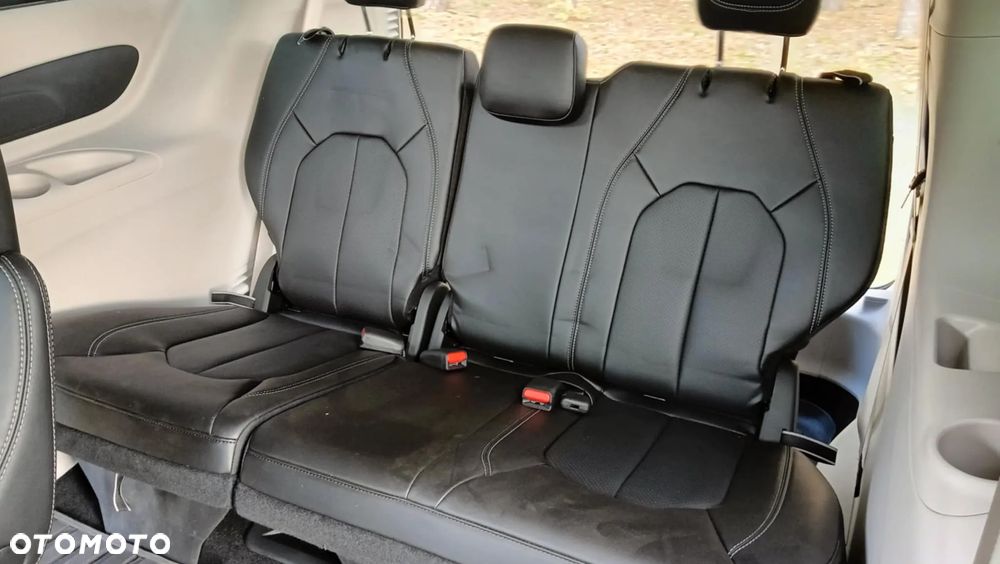 Chrysler Pacifica - 13