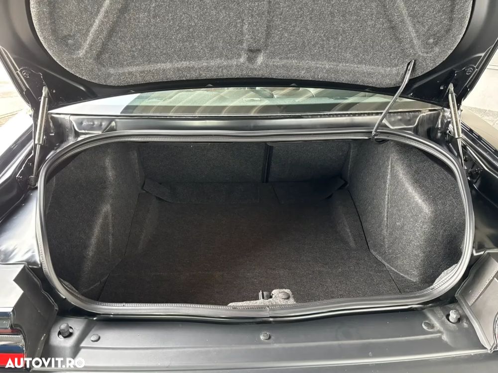 Dodge Challenger - 6