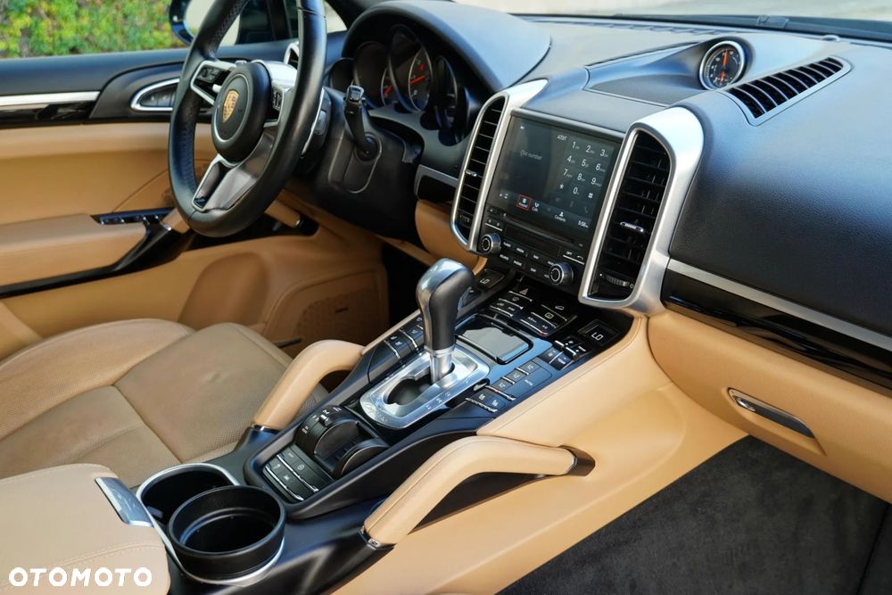 Porsche Cayenne Standard - 23