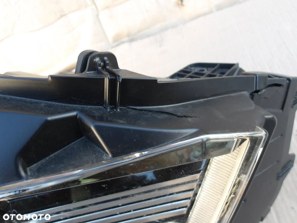 LAMPA PRAWY PRZOD FULL LED MITSUBISHI ECLIPSE CROSS LIFT - 24