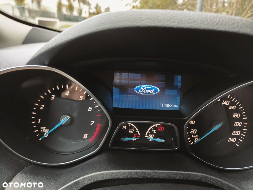 Ford Kuga 1.6 EcoBoost 2x4 Titanium - 24