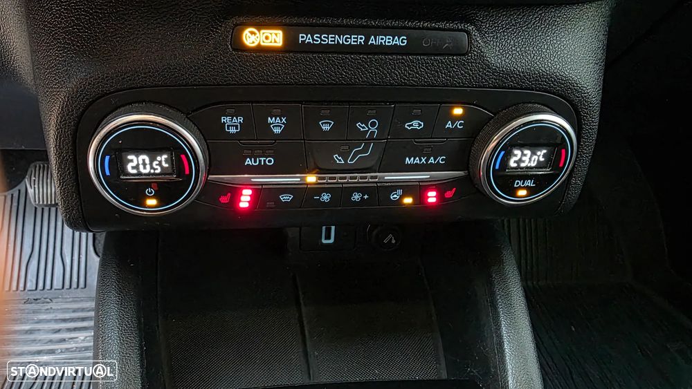 Ford Focus 1.0 EcoBoost Hybrid TITANIUM DESIGN - 34
