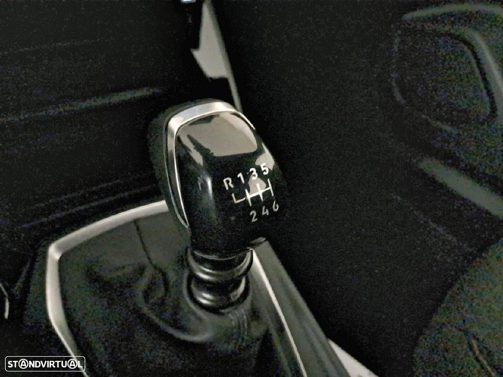 Peugeot 2008 1.2 PureTech Style - 18