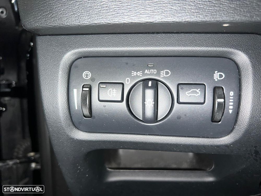 Volvo V40 T2 Kinetic - 24