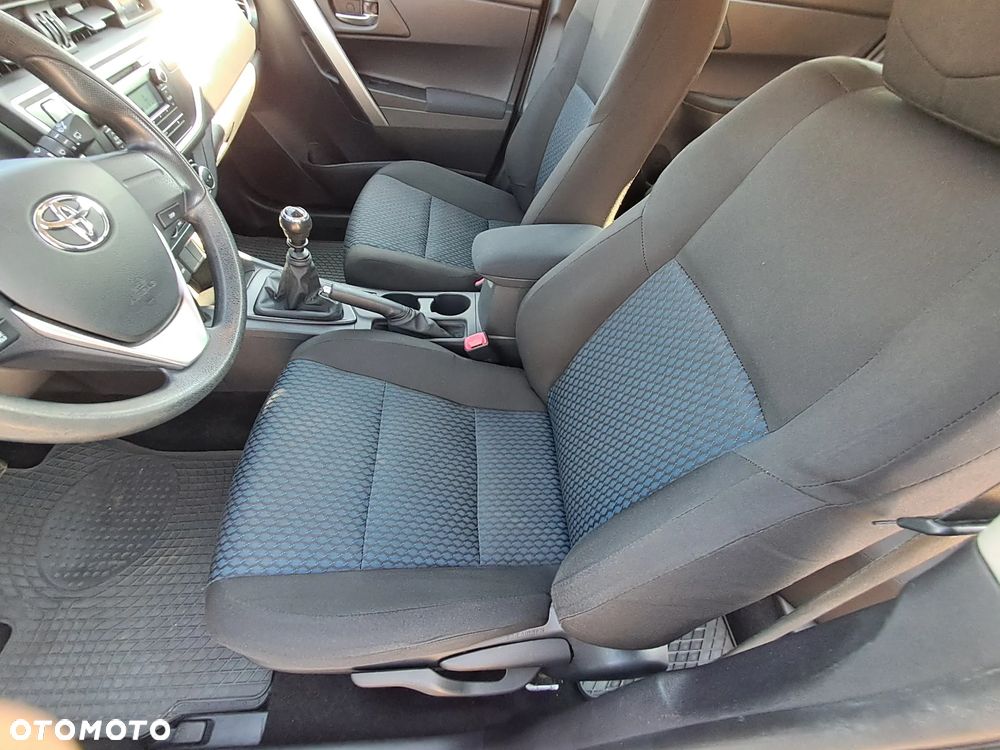 Toyota Auris 1.4 D-4D Active - 6