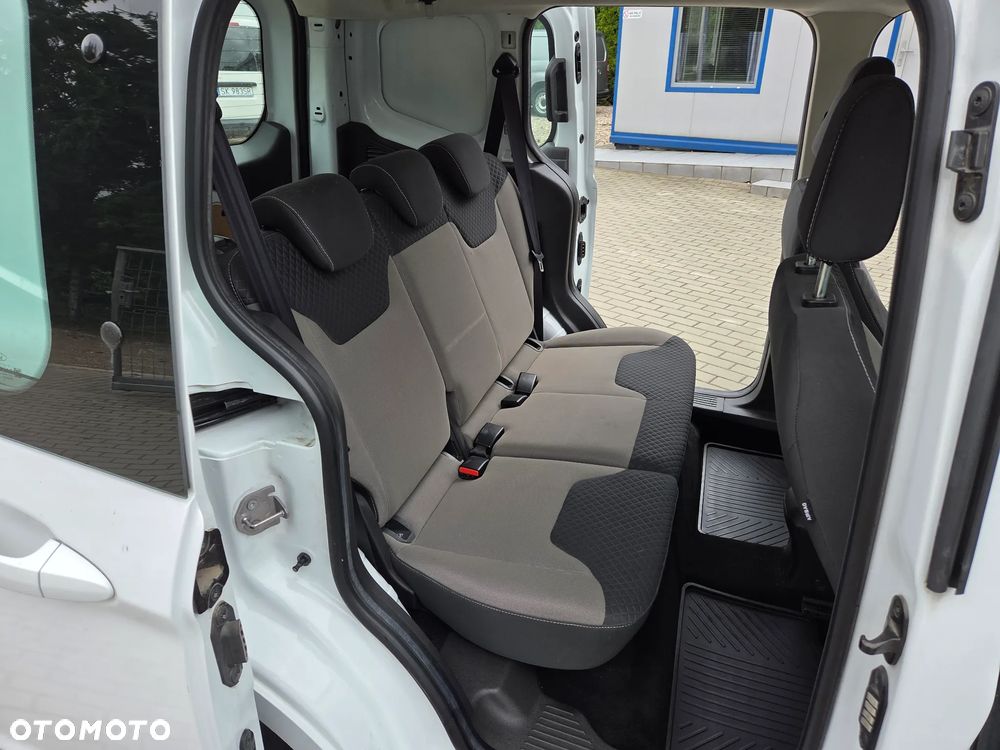 Ford Transit Courier - 22
