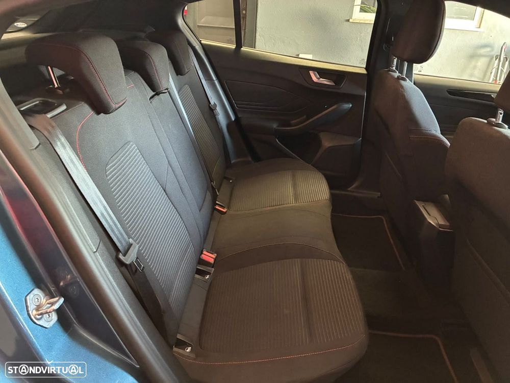 Ford Focus 1.0 EcoBoost MHEV ST-Line - 40