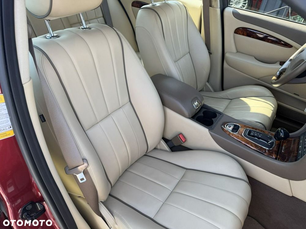 Jaguar S-Type - 26