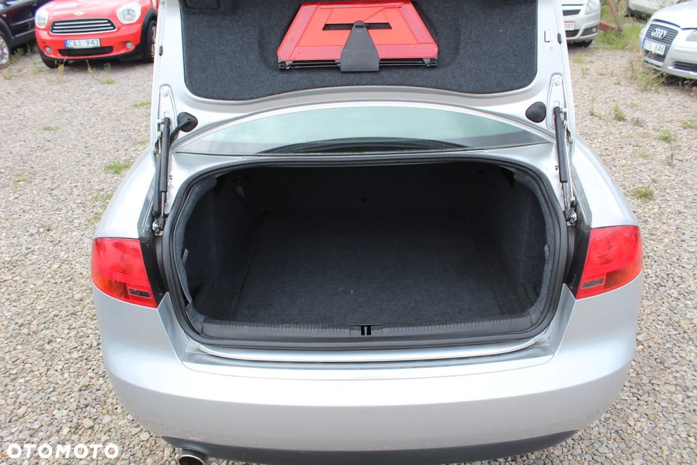 Audi A4 Limousine - 21