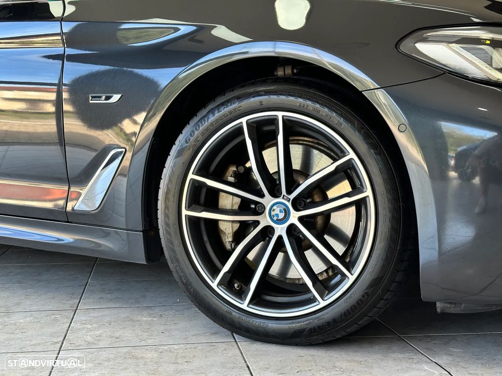 BMW 530 e Pack Desportivo M - 46