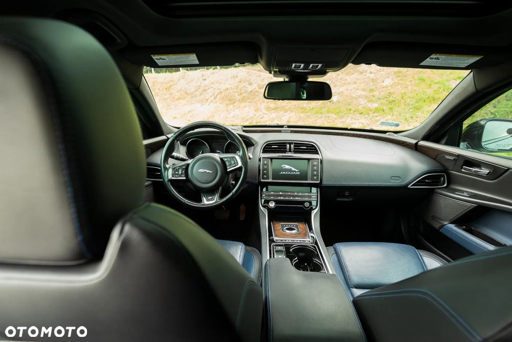 Jaguar XE S - 5