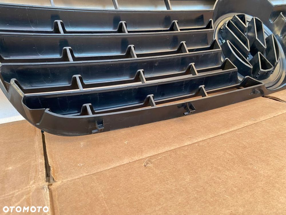 VW T5 CARAVELLE MULTIVAN 03- ATRAPA GRILL ORYGINAŁ ZNACZEK CHROM 7H0807101 - 10