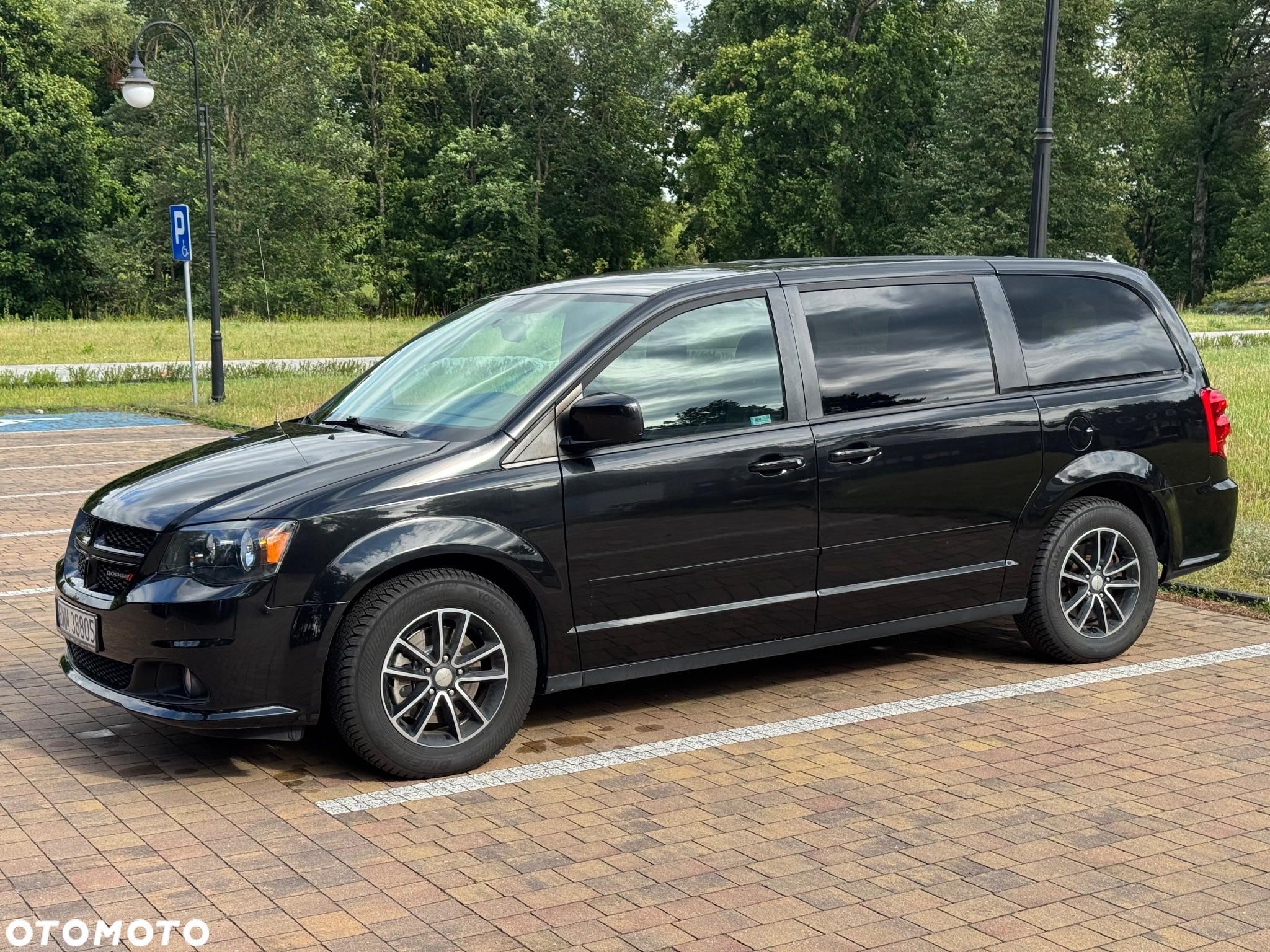 Dodge Grand Caravan - 2