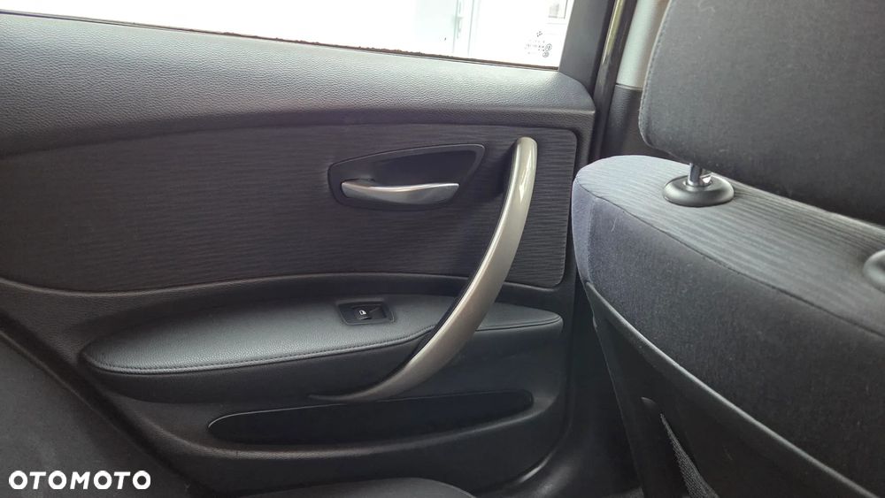 BMW Seria 1 118d DPF - 13