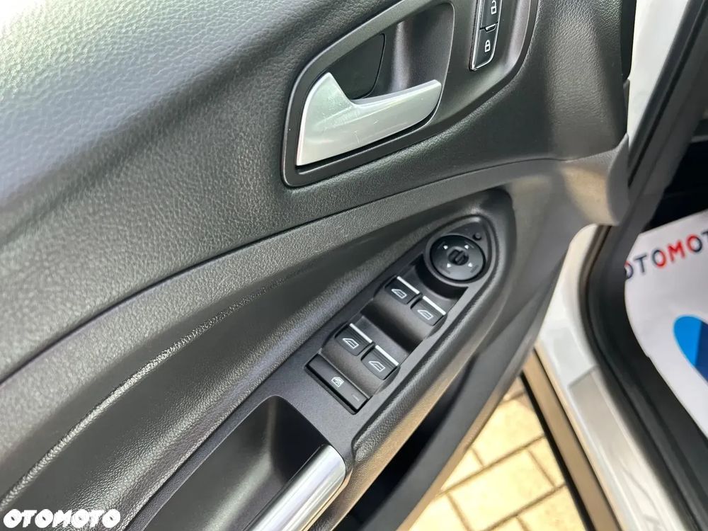 Ford Kuga 2.0 TDCi 2x4 Titanium - 19