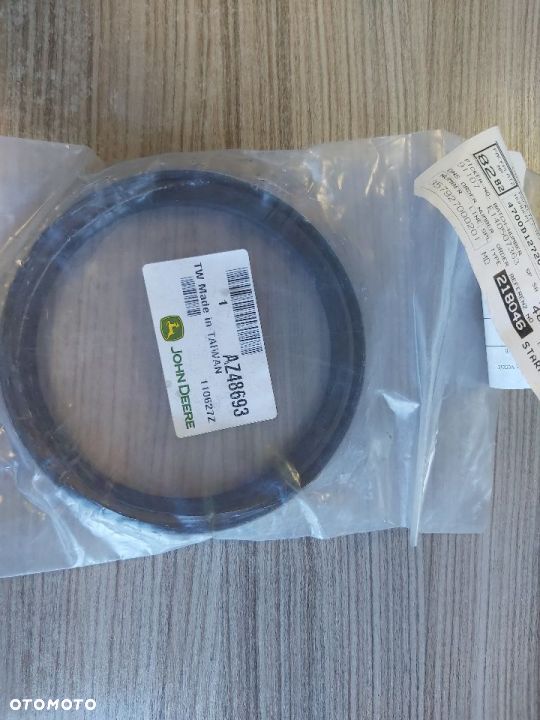 Uszczelniacz John Deere AZ48693 - 1