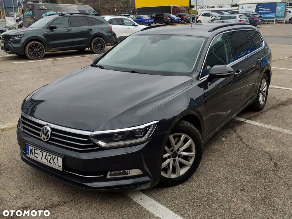 Volkswagen Passat - 1