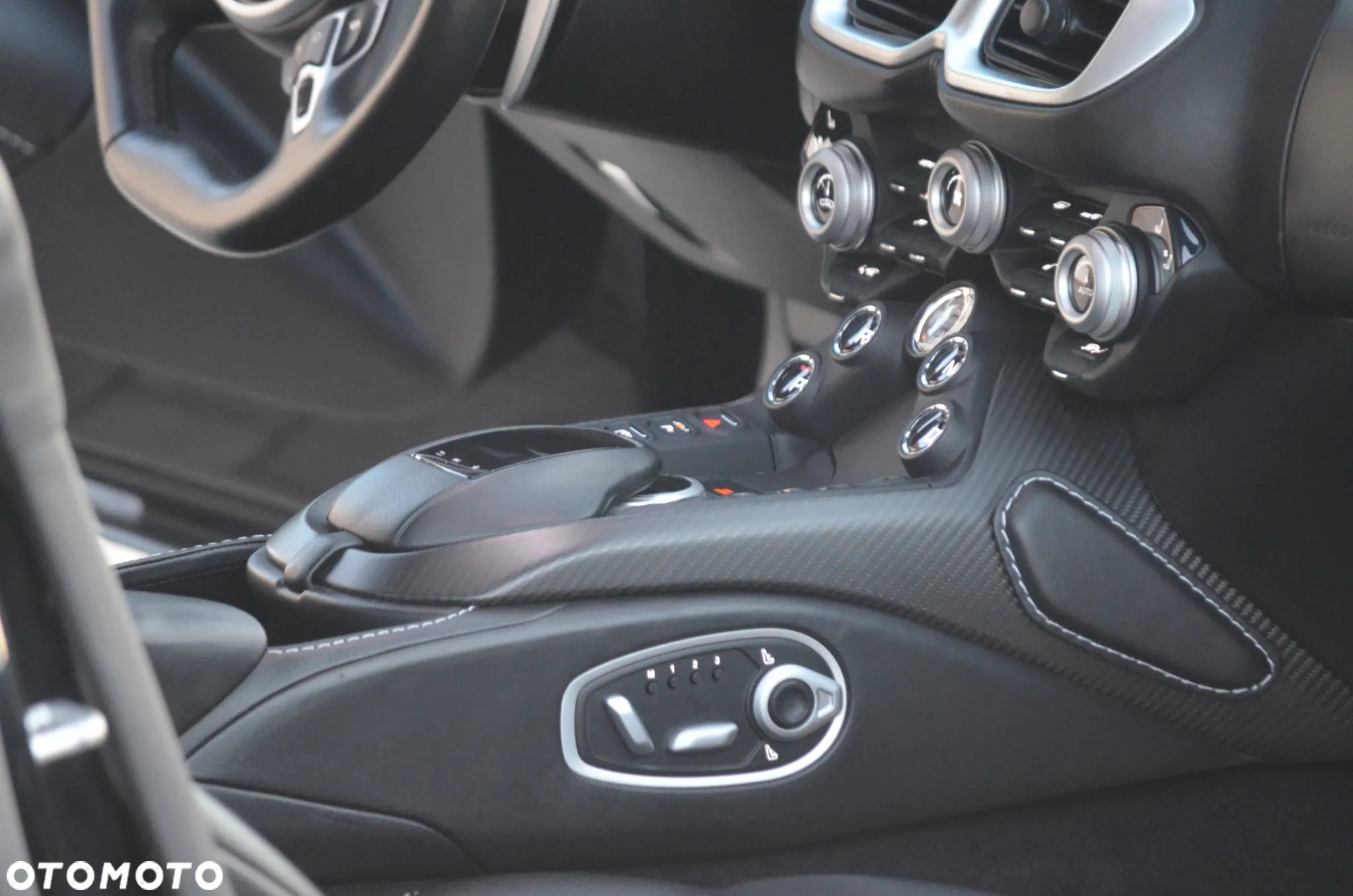 Aston Martin V8 Vantage Standard - 29