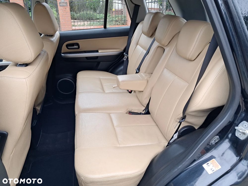 Suzuki Grand Vitara 2.0 Comfort + - 8