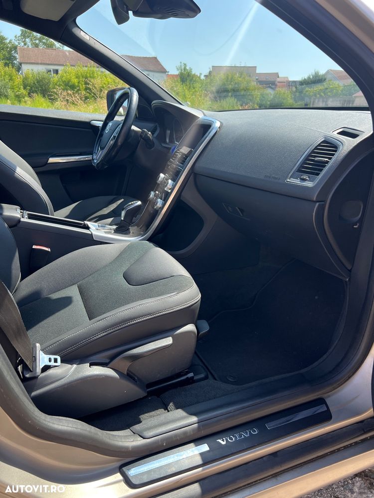 Volvo XC 60 D5AWD Momentum - 10