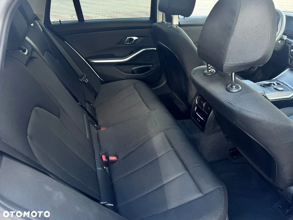 BMW Seria 3 318i - 16