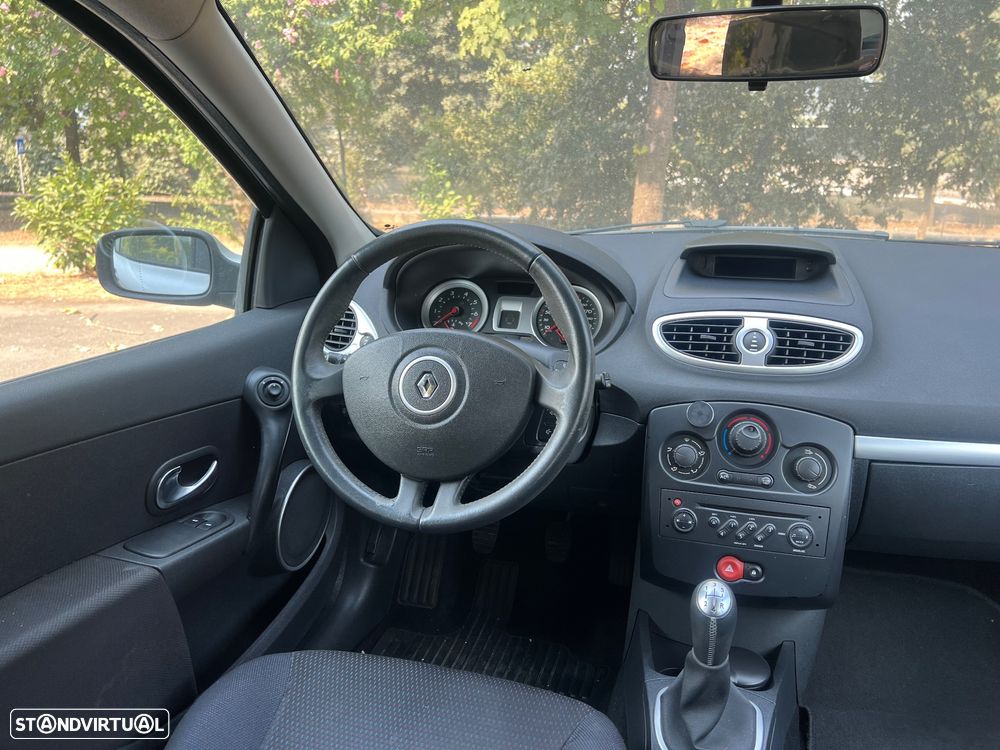 Renault Clio 1.2 16V Confort - 11