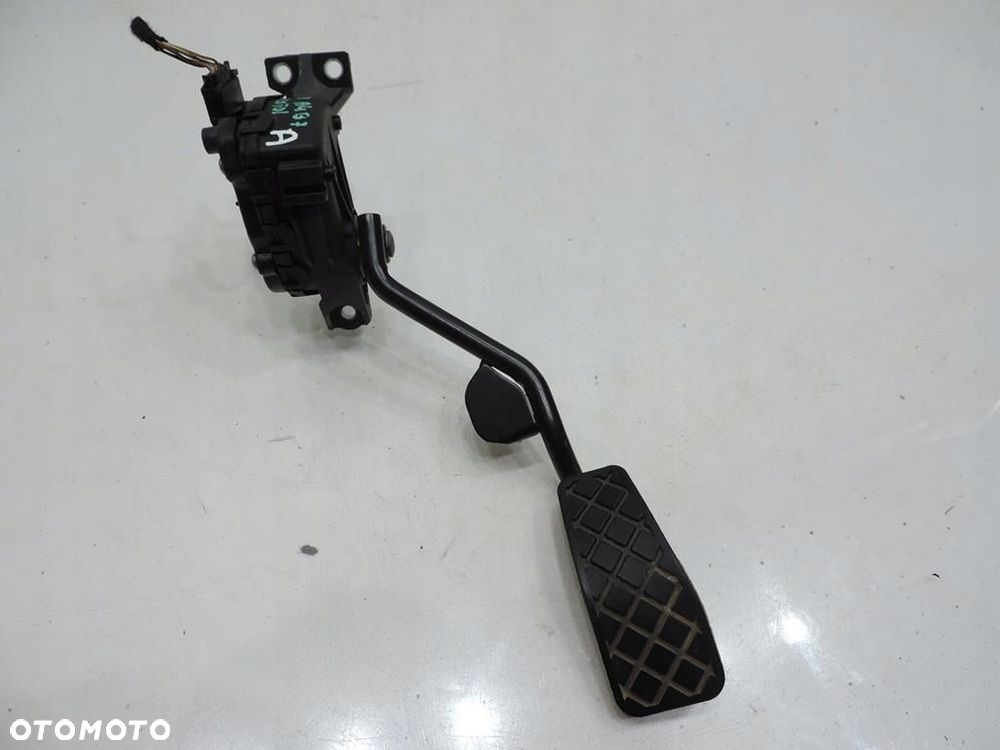 POTENCJOMETR GAZU AUDI A4 B7 2.0 TDI 8E2721523E - 1