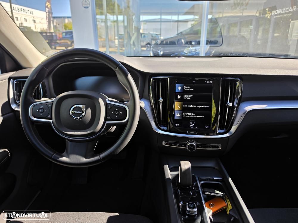 Volvo V60 2.0 B4 Momentum Geartronic — fotografia 7